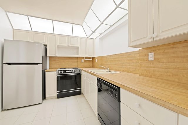 2 of 27 - 4524 Nw 43rd Avenue, Tamarac, FL