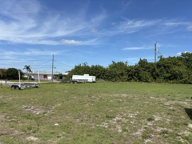 3 of 4 - 153 Sherman Avenue Ne, Port Charlotte, FL