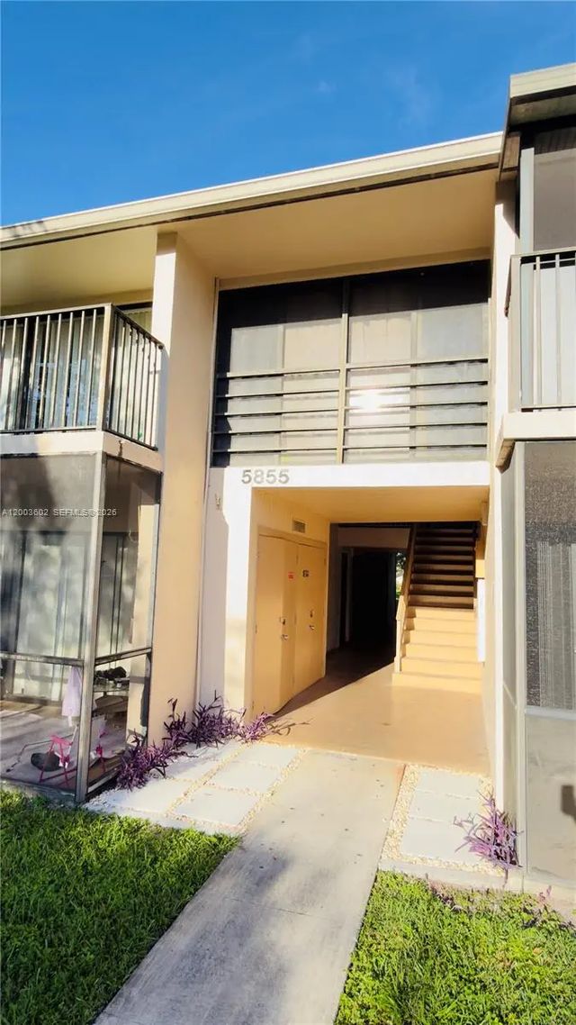 3 of 21 - 5855 Washington Street #90, Hollywood, FL