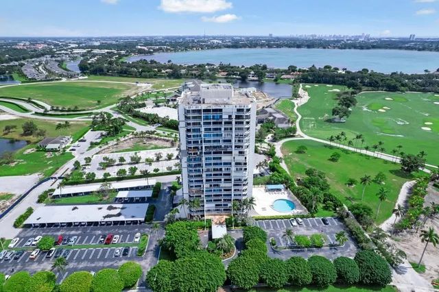 2400 Presidential Way #1206, West Palm Beach