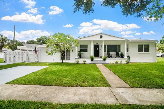 899 E Country Club Circle, Plantation