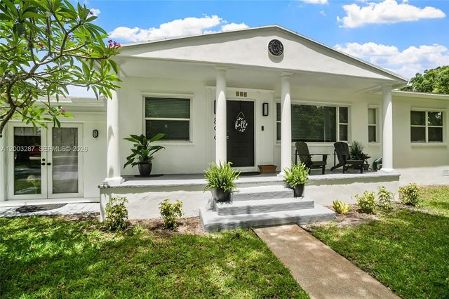 2 of 43 - 899 E Country Club Circle, Plantation, FL