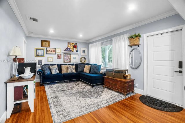 5 of 43 - 899 E Country Club Circle, Plantation, FL