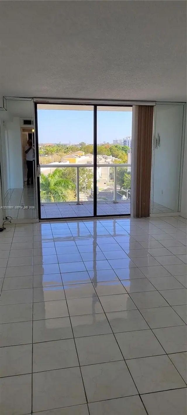 13499 Biscayne Boulevard #511, North Miami