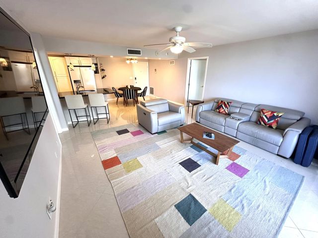 1 Las Olas Circle #313, Fort Lauderdale