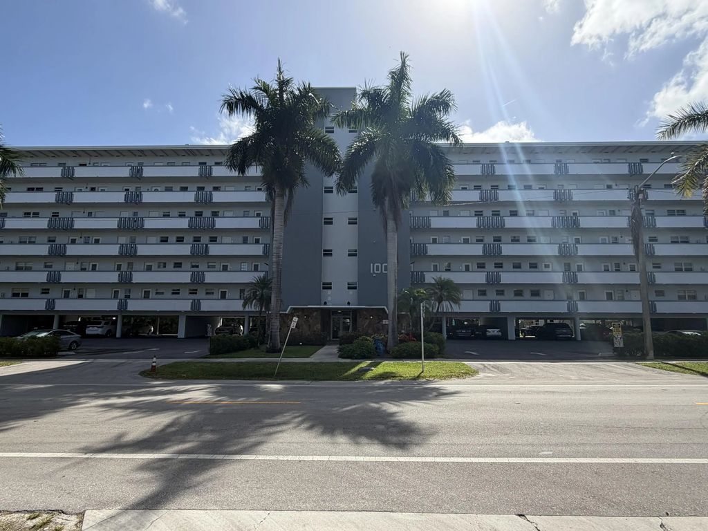 1000 Ne 14th Avenue #304, Hallandale Beach