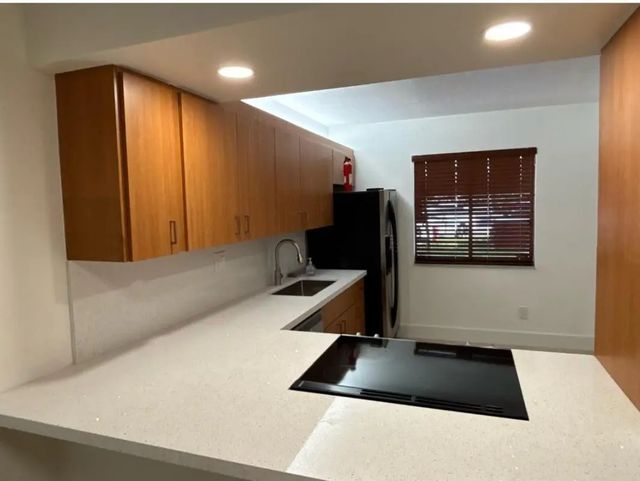 3 of 6 - 235 Lakeview Drive #104, Weston, FL