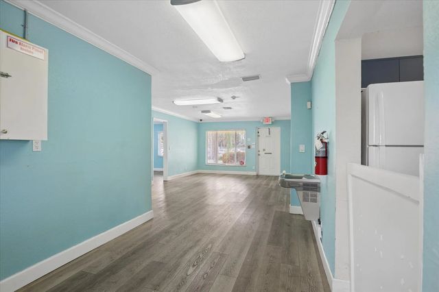 4 of 17 - 411 E Commercial Boulevard, Oakland Park, FL