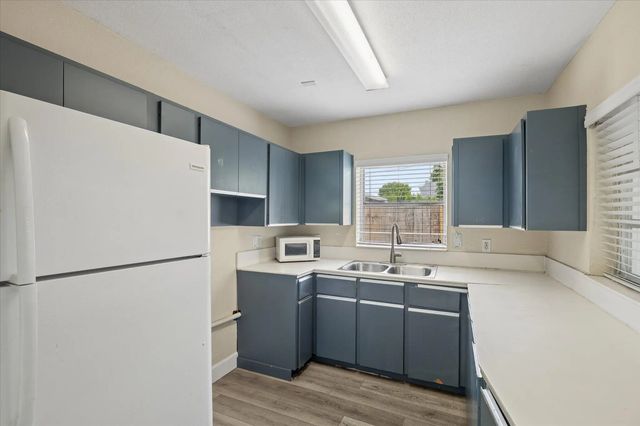 5 of 17 - 411 E Commercial Boulevard, Oakland Park, FL
