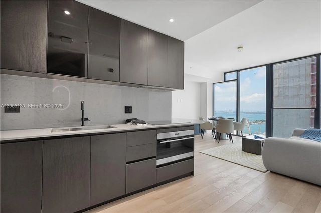 5 of 18 - 20 Ne 11th Street #4006, Miami, FL