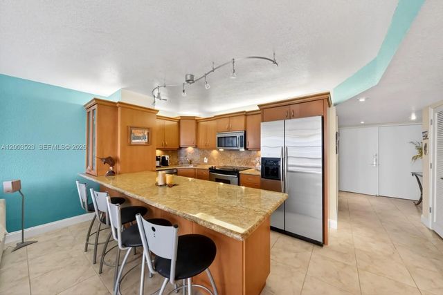 4 of 20 - 6423 Collins Avenue #1204, Miami Beach, FL