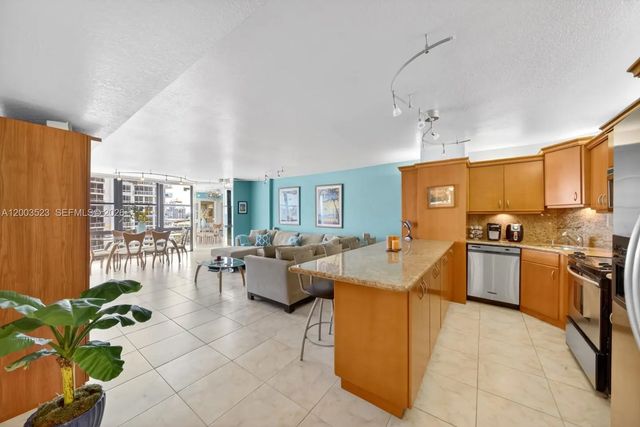 5 of 20 - 6423 Collins Avenue #1204, Miami Beach, FL