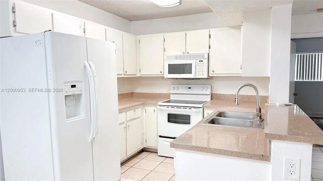 2 of 19 - 9491 S Palm Circle S #103, Pembroke Pines, FL