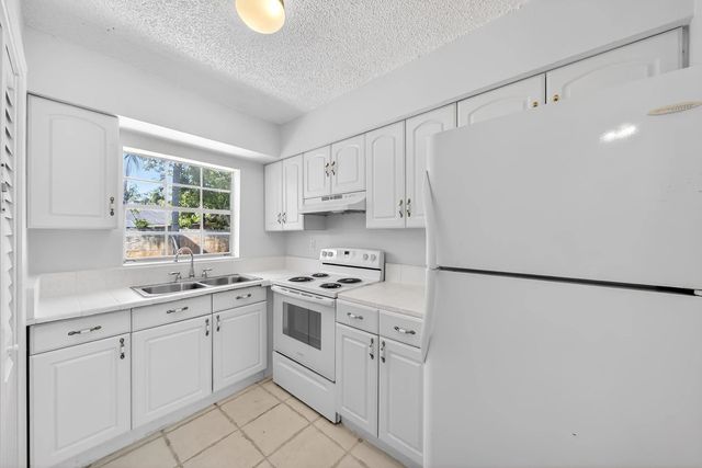 4 of 24 - 121 Nw 56th Court #1-2, Oakland Park, FL