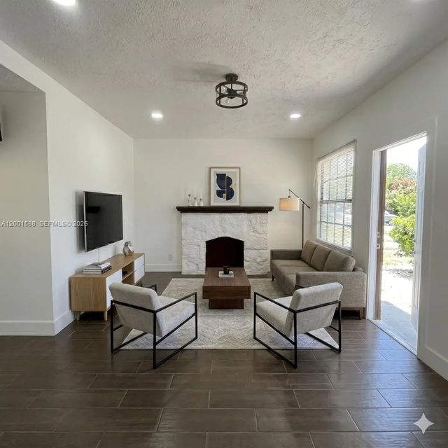 5 of 22 - 8 S C Street, Lake Worth, FL