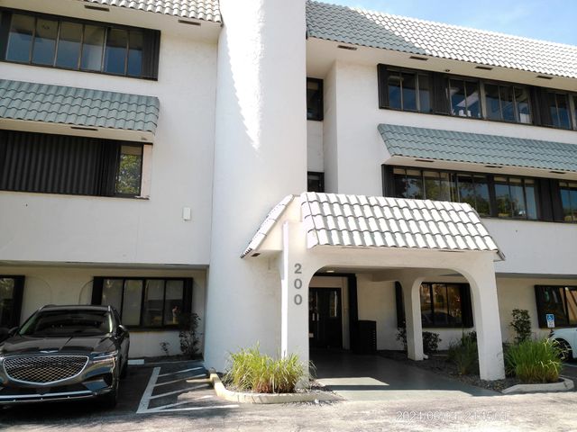 2 of 18 - 200 W Palmetto Park Road, Boca Raton, FL