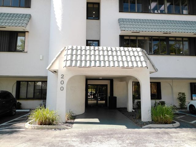 3 of 18 - 200 W Palmetto Park Road, Boca Raton, FL