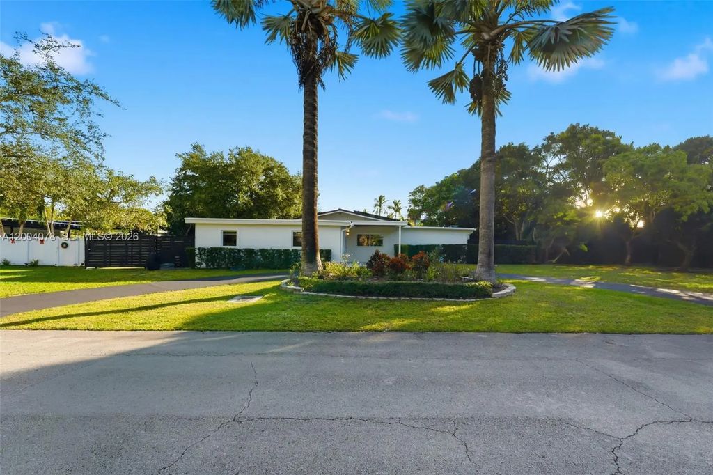 13225 Sw 83rd Court, Pinecrest
