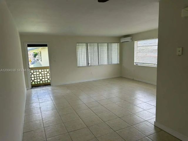 2 of 7 - 11925 Ne 19th Drive #8, North Miami, FL