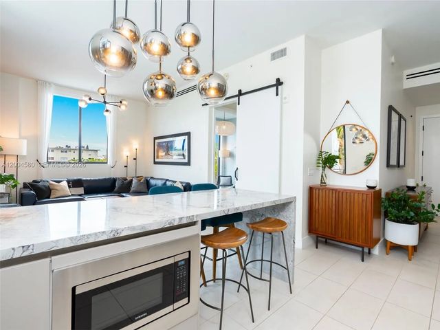 4 of 25 - 1030 15th Street #321, Miami Beach, FL