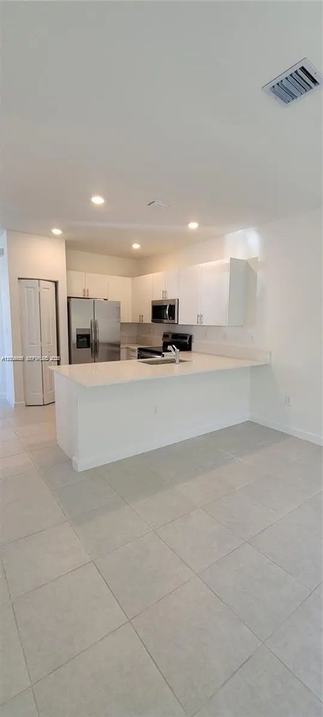 2 of 16 - 1010 Se 26th Terrace, Homestead, FL