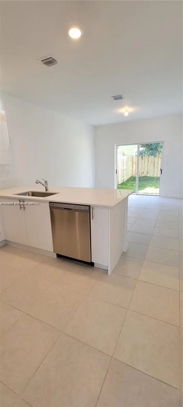 3 of 16 - 1010 Se 26th Terrace, Homestead, FL