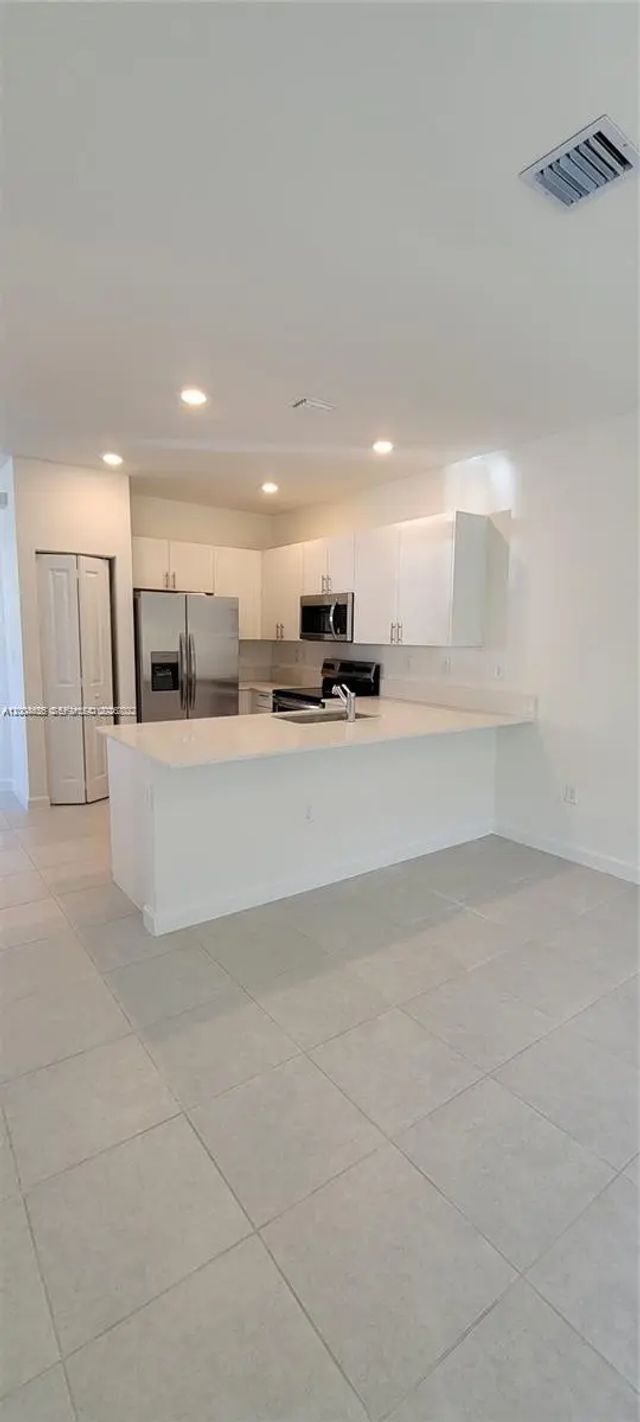 4 of 16 - 1010 Se 26th Terrace, Homestead, FL