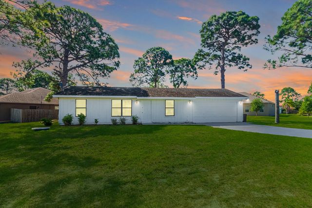 993 Sw Cecil Lane, Port St. Lucie
