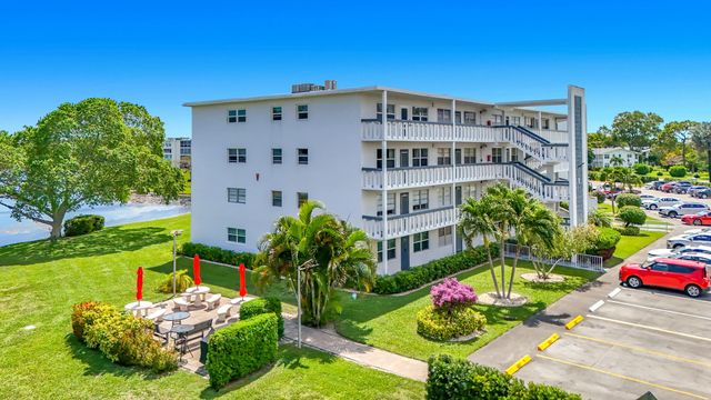 2114 Oakridge V, Deerfield Beach