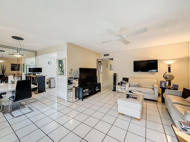 3 of 27 - 2114 Oakridge V, Deerfield Beach, FL