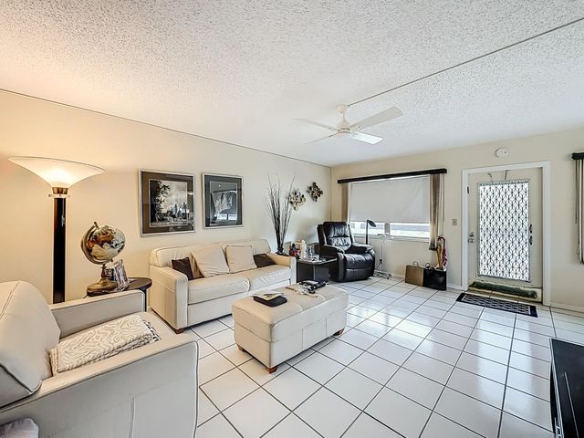 4 of 27 - 2114 Oakridge V, Deerfield Beach, FL