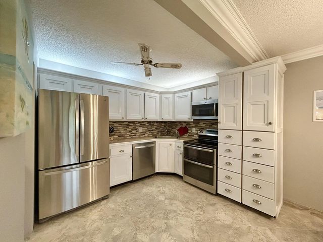 5 of 61 - 223 Pine Hov Circle #c-2, Greenacres, FL