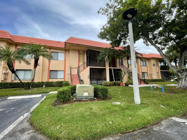 2 of 31 - 158 Lakeview Drive #202, Weston, FL