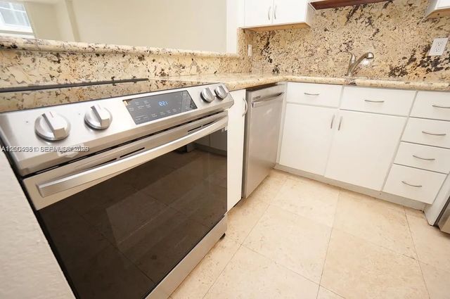 4 of 47 - 1228 West Avenue #513, Miami Beach, FL