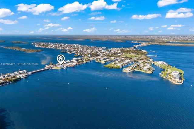 4 of 12 - 4767 Pine Island Road Nw, Matlacha, FL