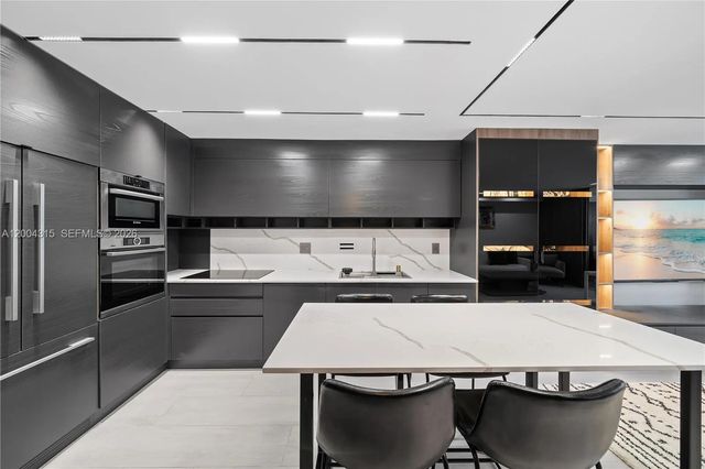 5 of 18 - 2301 Collins Avenue #432, Miami Beach, FL