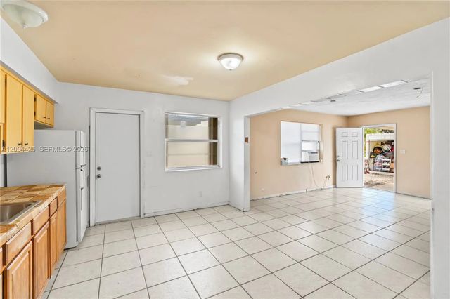 4 of 34 - 723 Nw 15th Terrace, Fort Lauderdale, FL