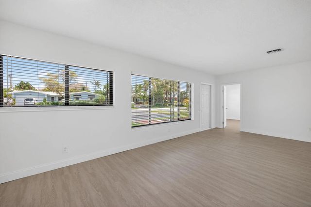5 of 29 - 4807 Ne 18th Avenue, Oakland Park, FL