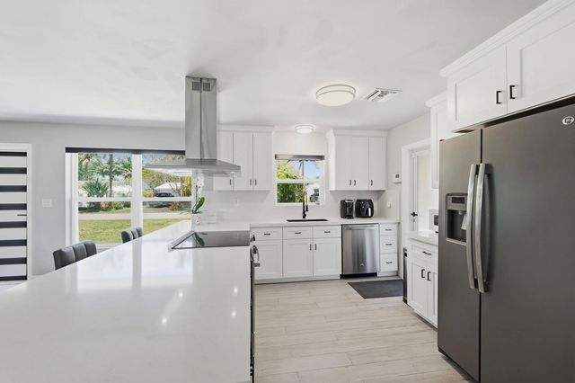2 of 45 - 4441 Ne 15th Avenue, Oakland Park, FL
