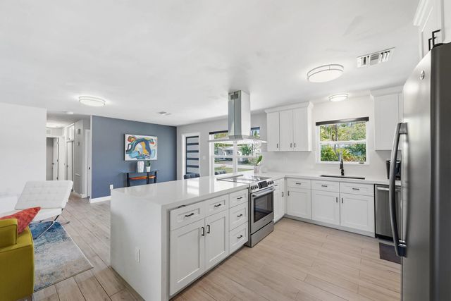 3 of 45 - 4441 Ne 15th Avenue, Oakland Park, FL