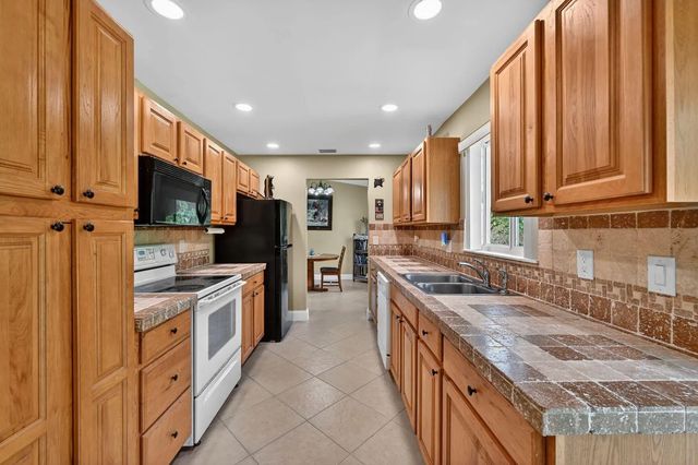 2 of 21 - 12541 Sw 10th Court, Davie, FL