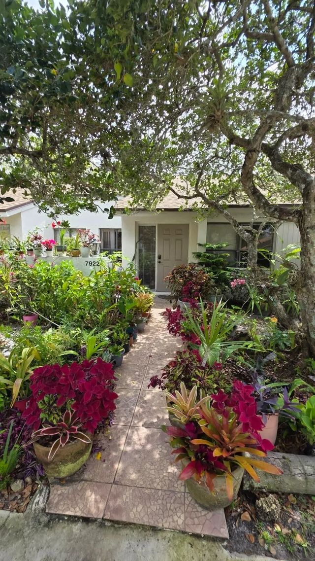 7922 Nw 10th Street, Plantation