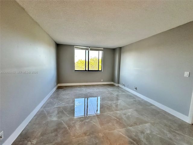 901 Hillcrest Drive #315, Hollywood
