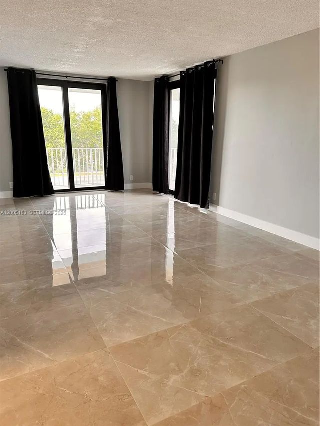 4 of 22 - 901 Hillcrest Drive #315, Hollywood, FL