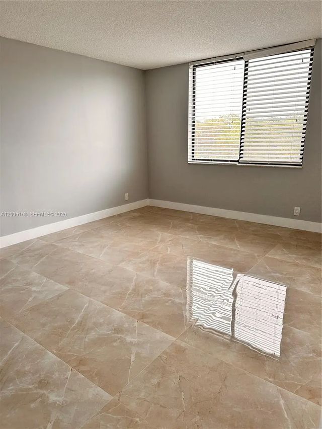 5 of 22 - 901 Hillcrest Drive #315, Hollywood, FL