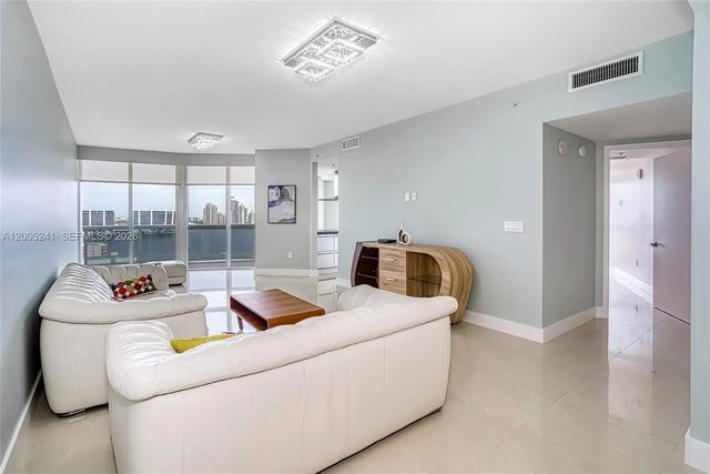 4 of 36 - 18201 Collins Avenue #1701, Sunny Isles Beach, FL