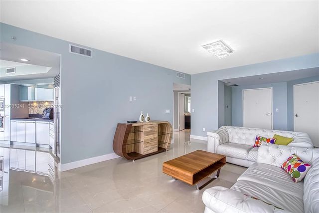 5 of 36 - 18201 Collins Avenue #1701, Sunny Isles Beach, FL