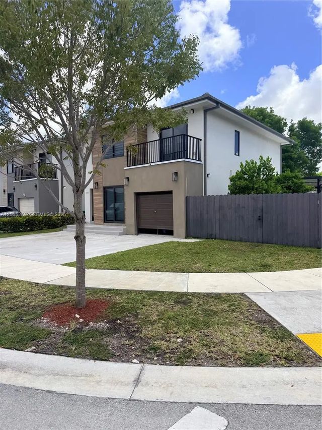 2 of 40 - 102 Nw 10th Place, Florida City, FL