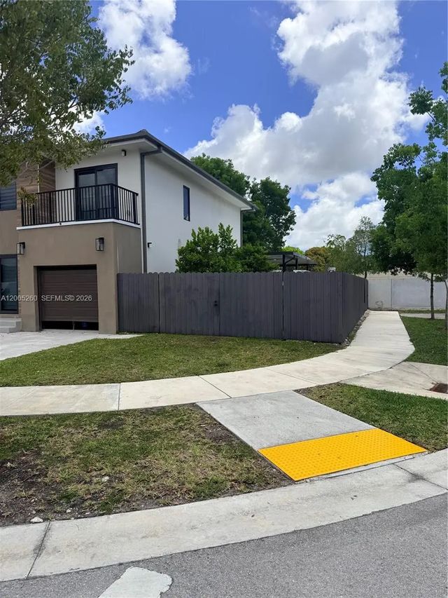 3 of 40 - 102 Nw 10th Place, Florida City, FL