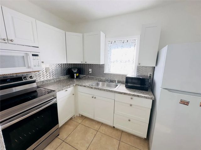 3 of 9 - 301 Nw 37th Street #cu2, Miami, FL